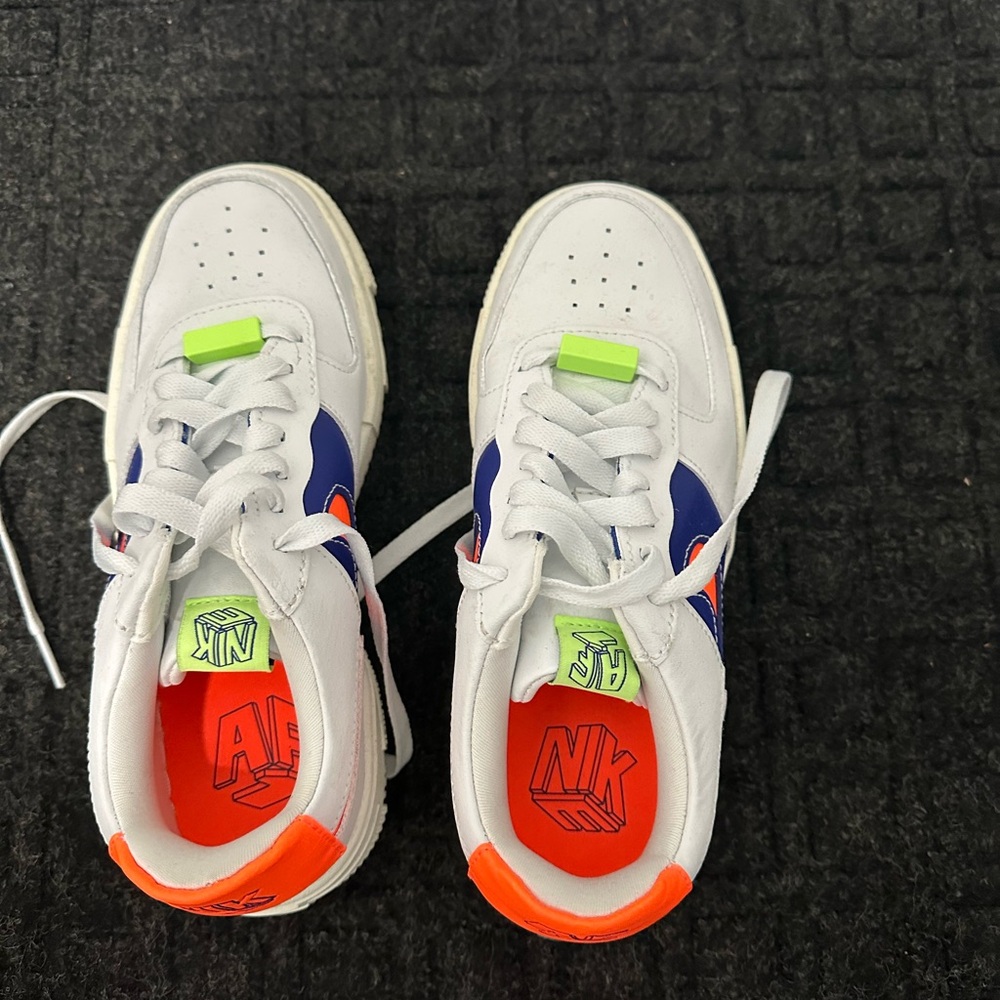 Gently used Nikes size 6.5
